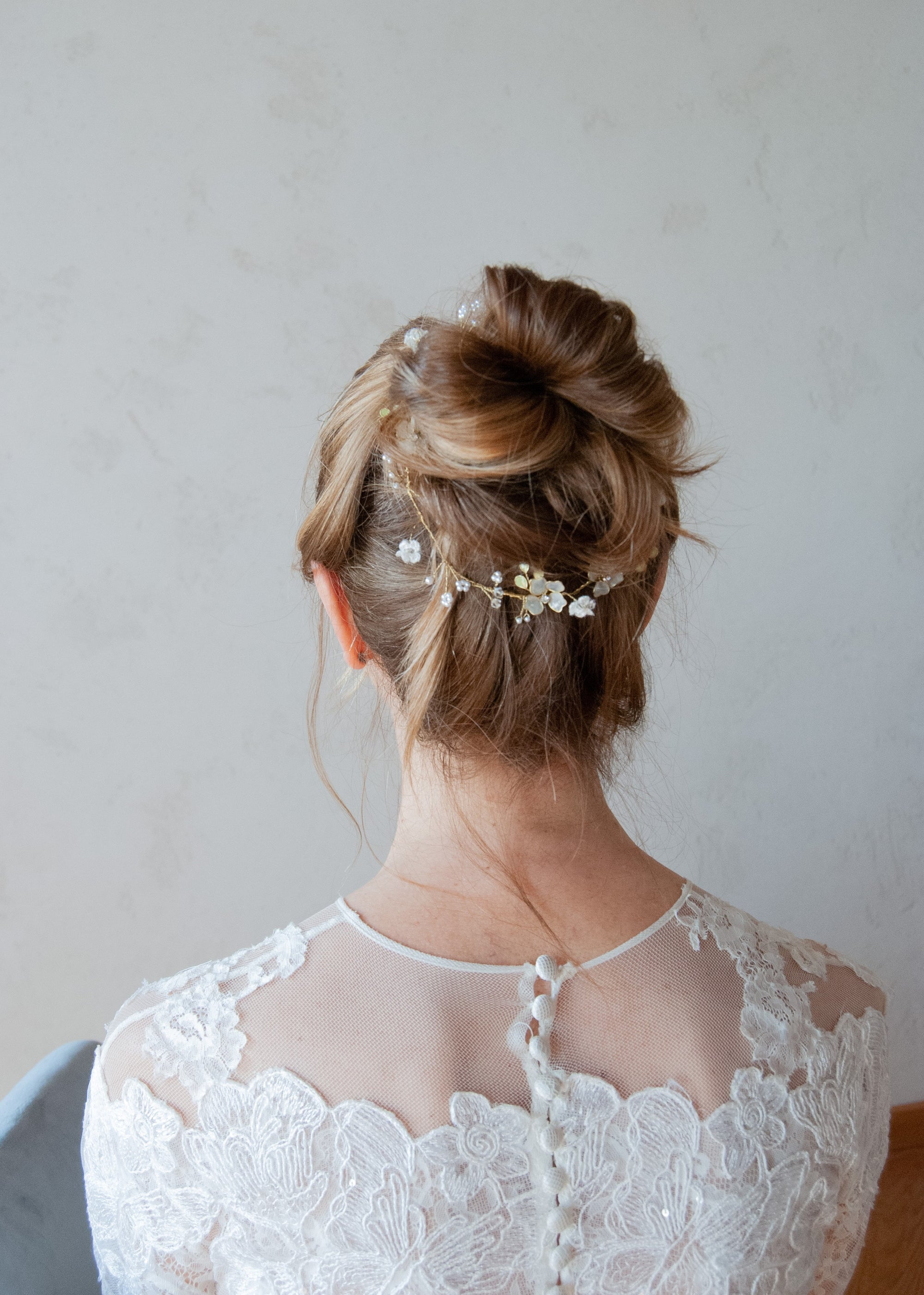 Coroncina di fiori e pizzo