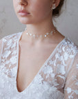 Accessorio da matrimonio: choker con Perla di Luna e design sofisticato.