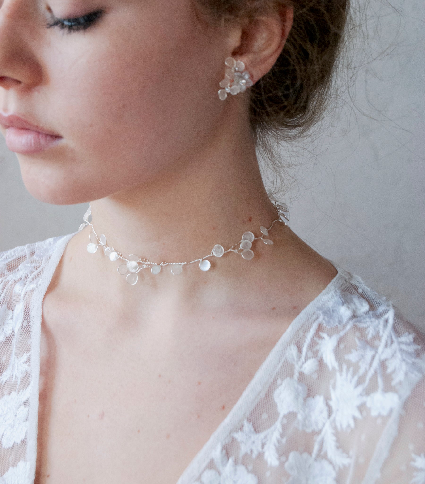 Collana choker con Perla di Luna, ideale per cerimonie e occasioni speciali.