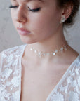 Collana choker elegante con Perla di Luna, perfetta per spose raffinate.