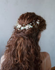 Fermaglio capelli floreale, perfetto per una sposa boho chic e un look naturale.