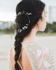 Filo per capelli con fiori rosa e perle, accessorio ideale per sposa elegante