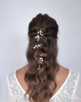 Forcine con fiori di pizzo Nebbiolina per capelli, ideale per completare l’acconciatura da sposa.