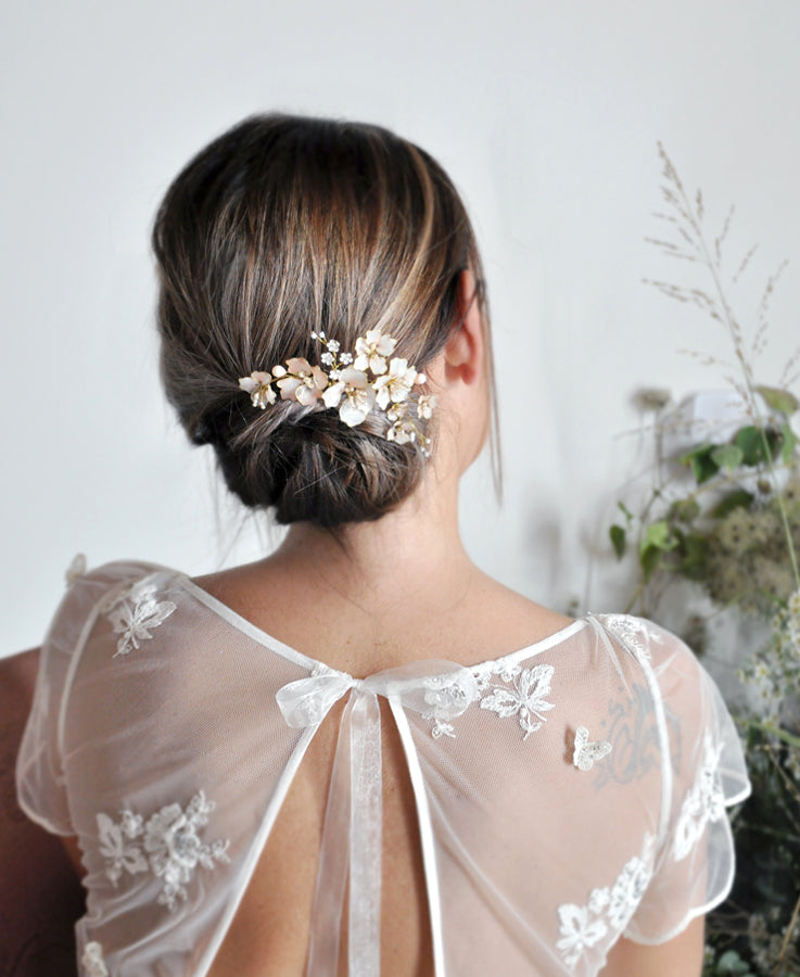 Pettinino romantico con fiori di ciliegio rosa, perfetto per il matrimonio